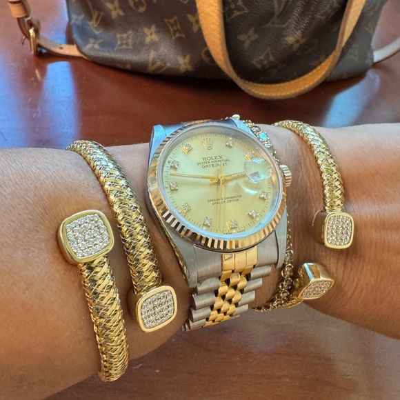 Authentic Roberto Coin Primavera Wrap Bangle with Diamonds – 18K Yellow Gold - Picture 12 of 13